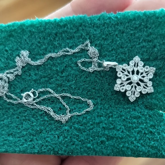 10K Gold White Necklace W/10K White Gold Pendant